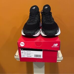 New Balance Boys Black and White 545 Sneakers like new‎ with box